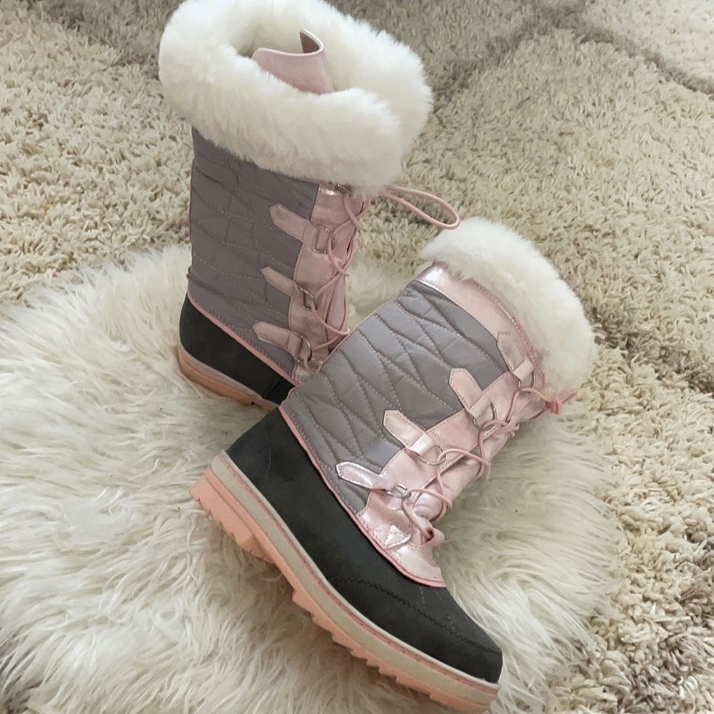 Girls boots in gray and pink size 4